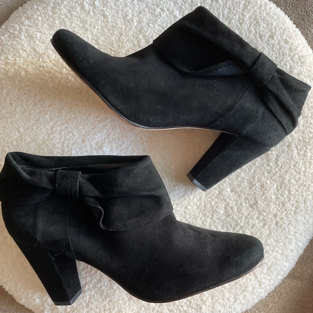 Kate Spade W10 black suede booties